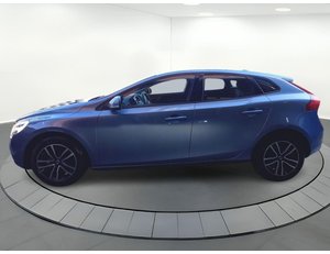 
										VOLVO V40 D2 BLACK EDITION 5D full									