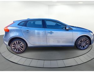 
										VOLVO V40 D2 BLACK EDITION 5D full									