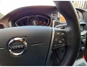 
										VOLVO V40 D2 BLACK EDITION 5D full									