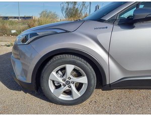 
										TOYOTA C-HR 1.8I VVT-I HYBRID C-BUS.PLUS E full									