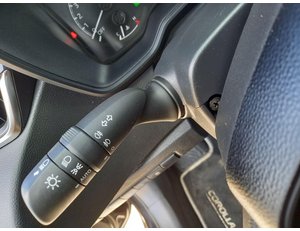 
										TOYOTA COROLLA 1.8 125H BUSINESS E-CVT full									