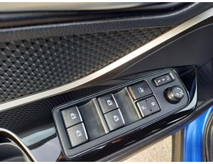 
										TOYOTA C-HR 1.8 125H ADVANCE full									