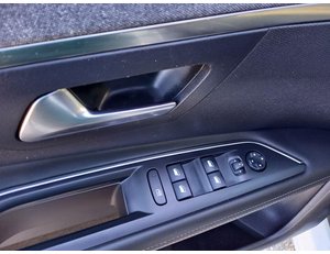 
										PEUGEOT 3008 HYBRID 225 E-EAT8 GT LINE full									