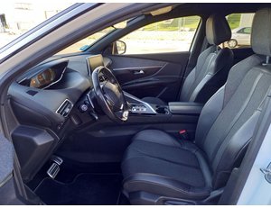 
										PEUGEOT 3008 HYBRID 225 E-EAT8 GT LINE full									