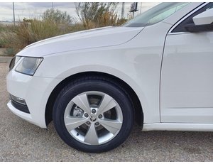 
										SKODA OCTAVIA COMBI 1.6 TDI CR 85KW (115CV) AMBITION full									
