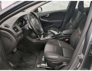 
										VOLVO V40 2.0 D2 MOMENTUM GEARTRONIC AUT full									