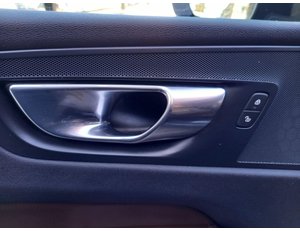
										VOLVO XC60 2.0 D3 MOMENTUM PRO ADBLUE full									