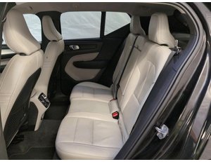 
										VOLVO XC40 2.0 D3 MOMENTUM PRO full									