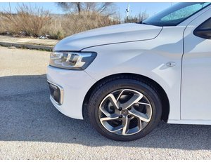 
										CITROEN C-ELYSEE 1.5 BLUE HDI SHINE 100CV full									