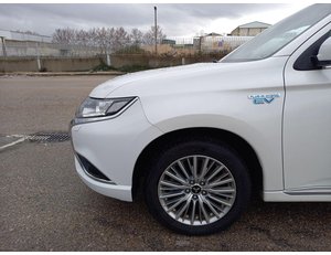 
										MITSUBISHI OUTLANDER 2.4 PHEV MOTION AUTO 4WD full									