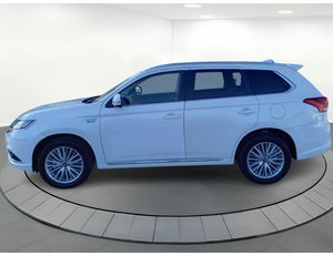 
										MITSUBISHI OUTLANDER 2.4 PHEV MOTION 4WD PLUG IN full									