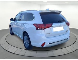 
										MITSUBISHI OUTLANDER 2.4 PHEV MOTION 4WD PLUG IN full									