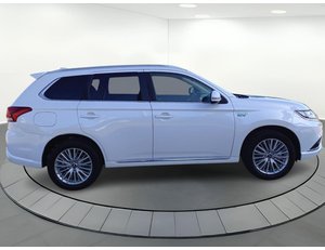 
										MITSUBISHI OUTLANDER 2.4 PHEV MOTION 4WD PLUG IN full									