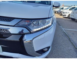 
										MITSUBISHI OUTLANDER 2.4 PHEV MOTION 4WD PLUG IN full									