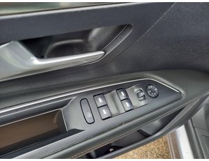 
										PEUGEOT 3008 HYBRID 225 ALLURE 1.6 PLUG-IN 225CV full									