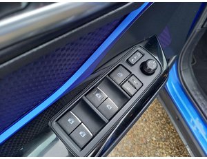 
										TOYOTA C-HR ADVANCE 1.8 HYBRID full									
