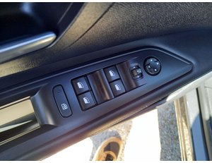
										PEUGEOT 3008 HYBRID 225 ALLURE 1.6 PLUG-IN 225CV AT8 full									