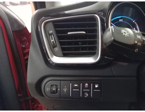 
										KIA CEED X1.6 PHEV EDRIVE full									