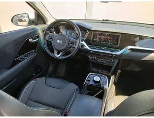 
										KIA NIRO E-DRIVE 205 CV full									